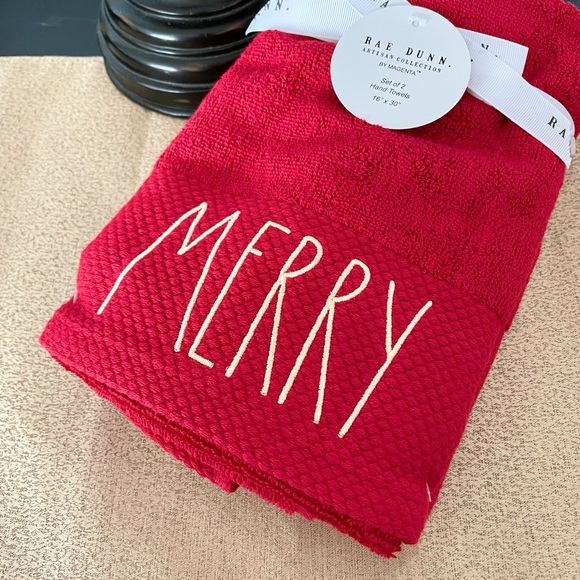 🆕Rae Dunn Set of 2 MERRY Bathroom Hand Towels - Picture 5 of 6